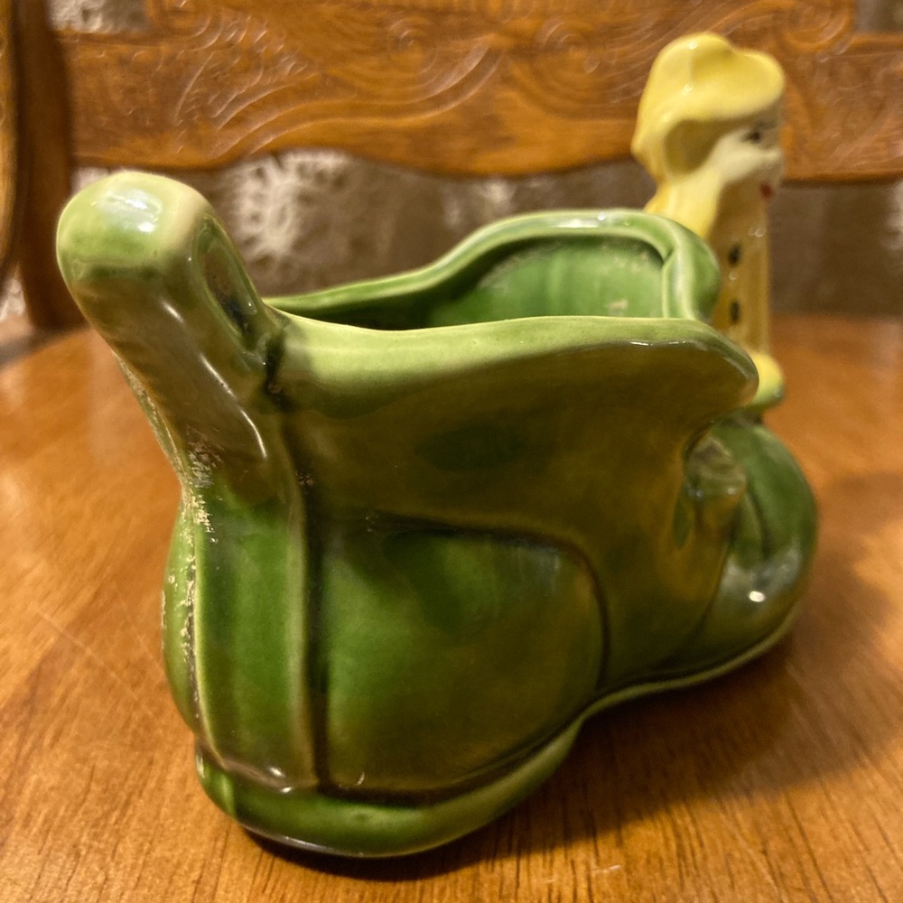 Vintage Yellow Elf Pixie on Green Shoe Boot - Smirk Expression - Picture 16 of 16